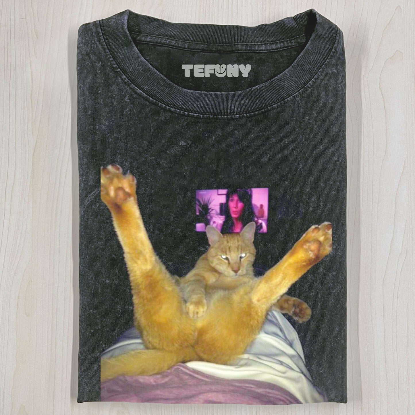CAT WITH OPEN LEGS T-SHIRT