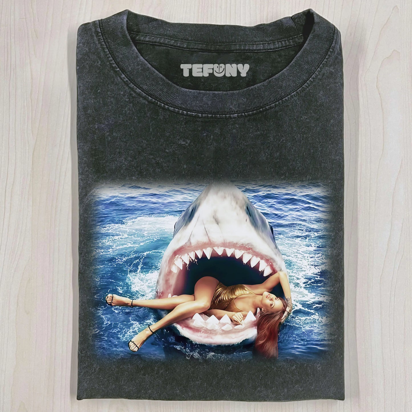 RIHANNA T-SHIRT