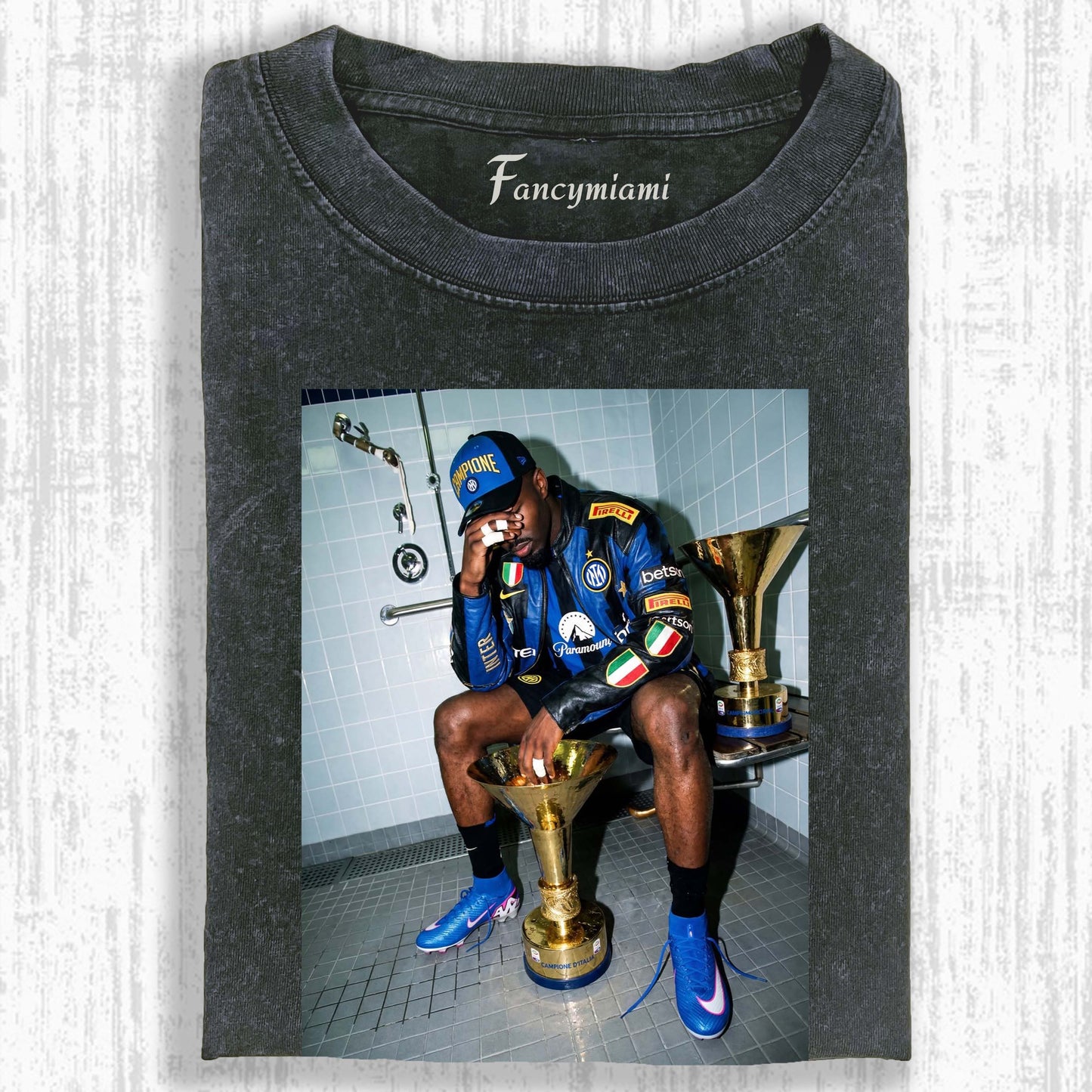 T-Shirt mit Meistertrophäen-Jubel-Print