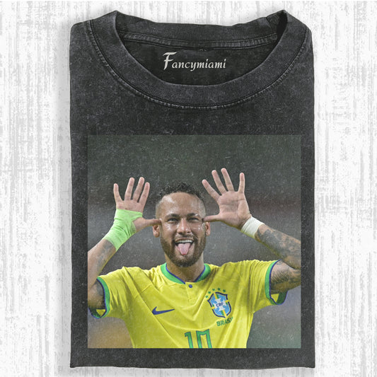 VINTAGE SOCCER STAR DISTRESSED GRAPHIC TEE