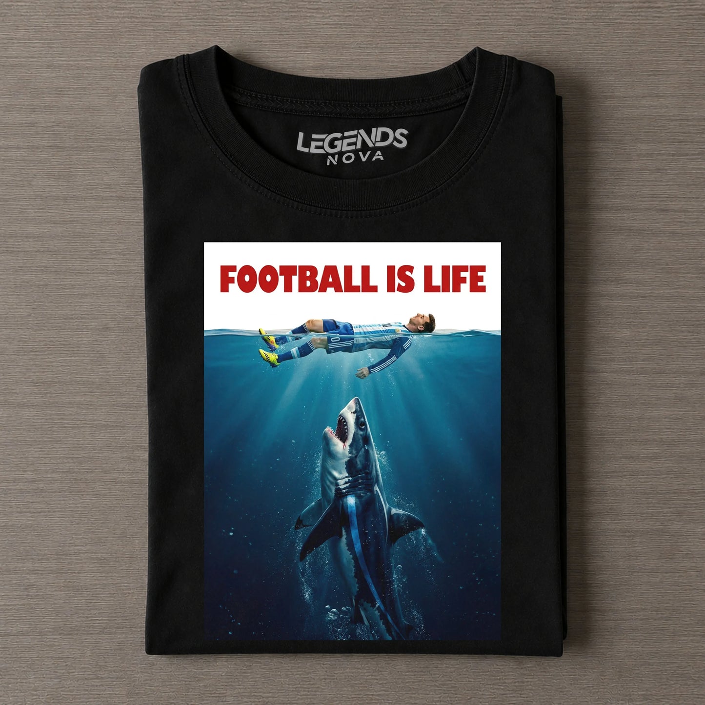 Football Is Life Messi Unterwasser Hai Vintage Fußball VI T-Shirt