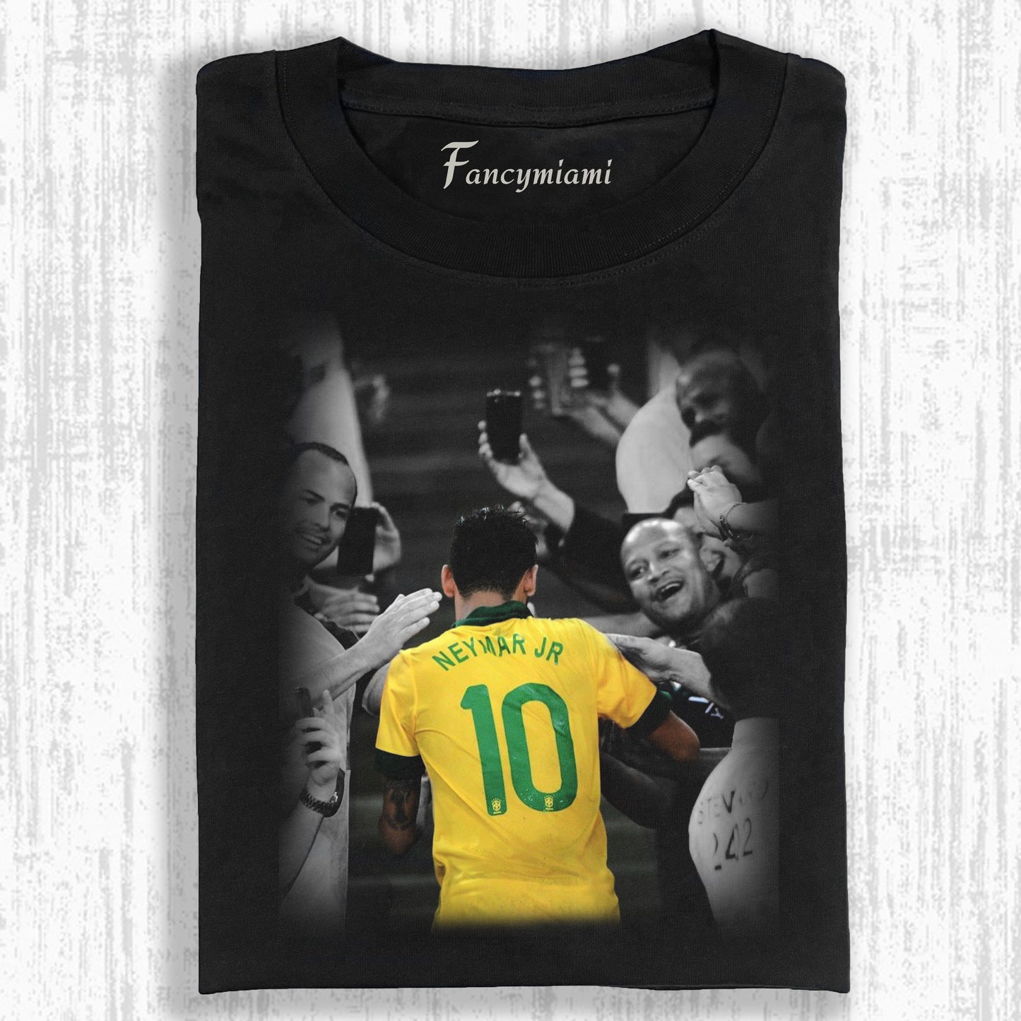 VINTAGE SOCCER STAR DISTRESSED GRAPHIC TEE