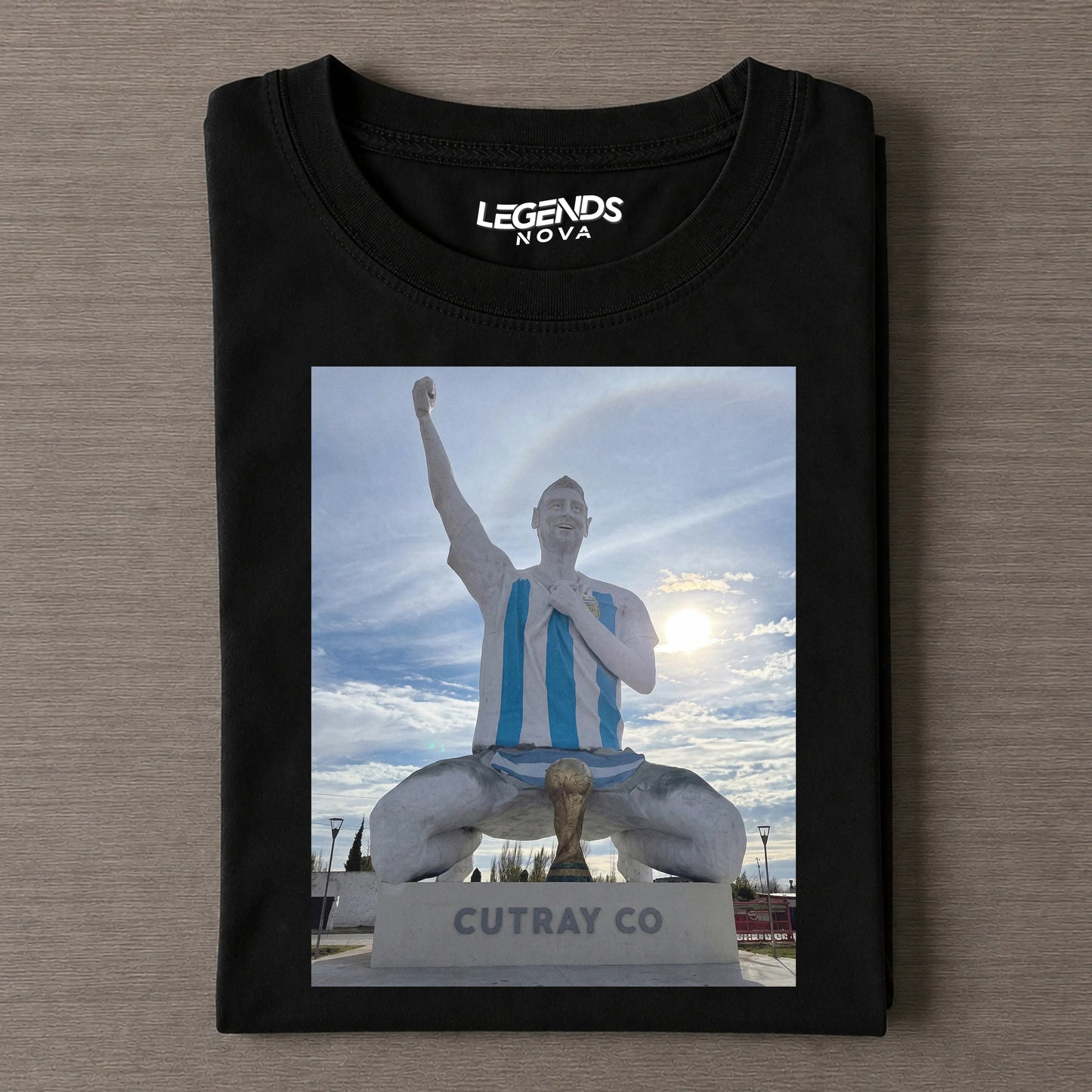 Klassisches T-Shirt mit legendärer Statue