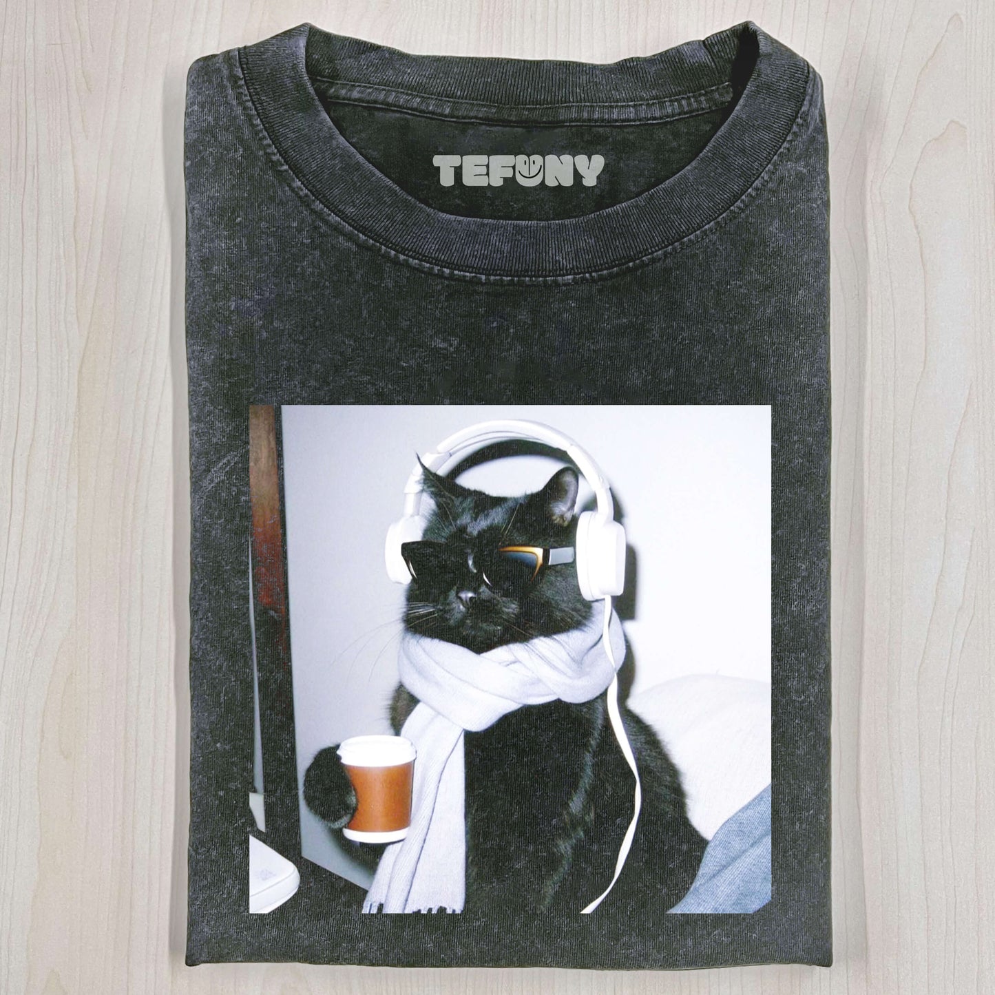 BLACK CAT LISTENING TO MUSIC T-SHIRT