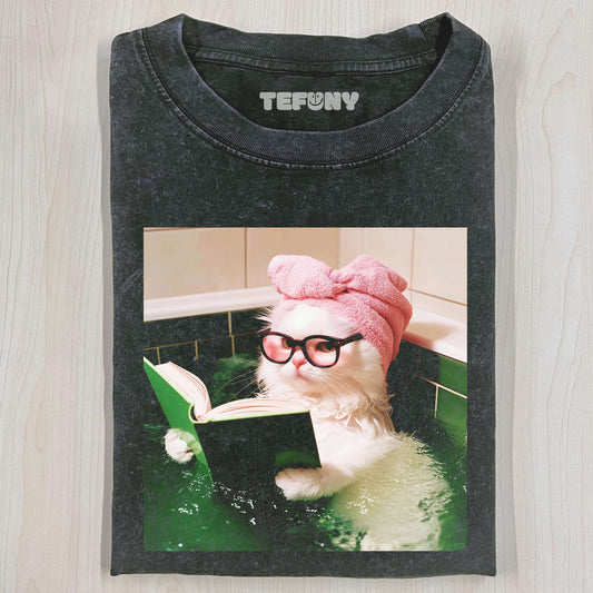 CAT READING A BOOK WHILE TAKING A BATH T-SHIRT