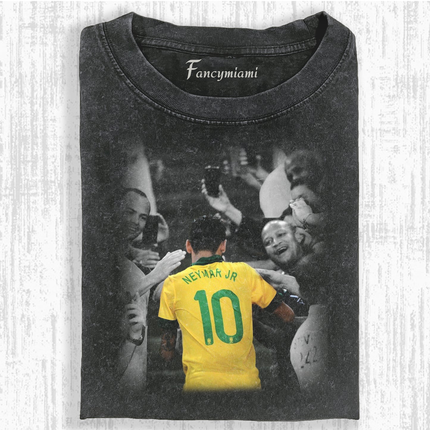 VINTAGE SOCCER STAR DISTRESSED GRAPHIC TEE